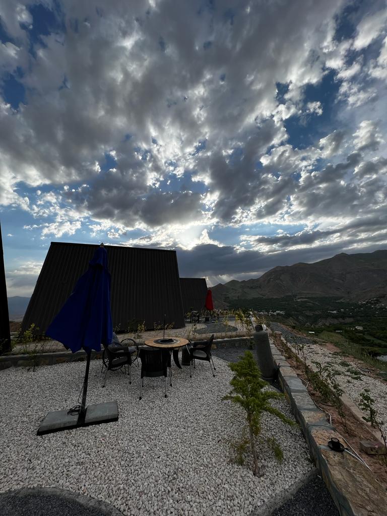 تصویر قوی سفید اوان