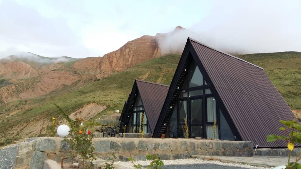 تصویر قوی سفید اوان