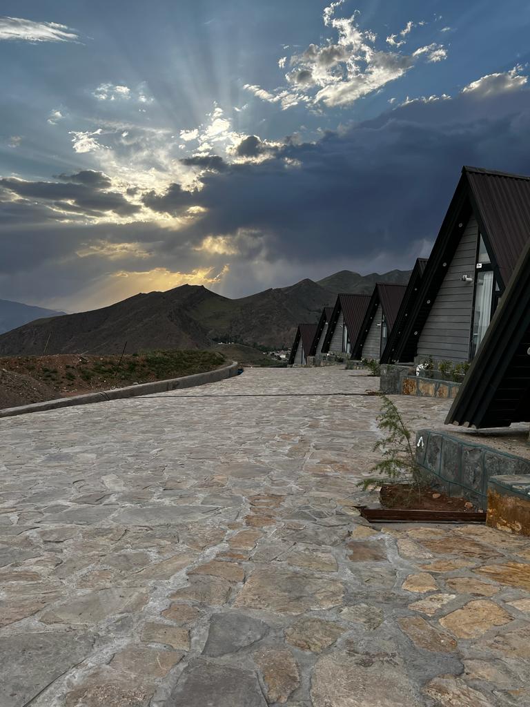 تصویر قوی سفید اوان