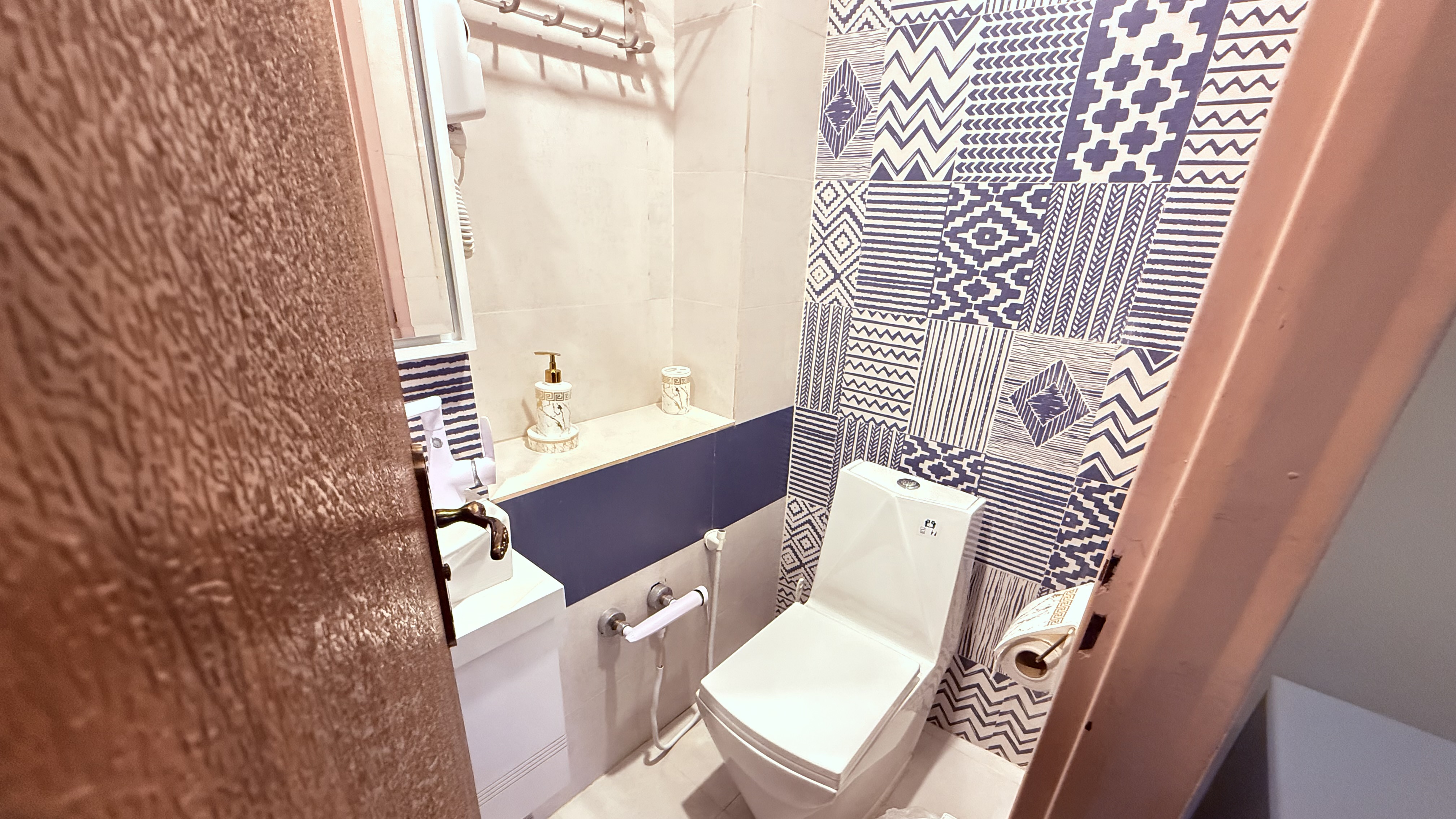 تصویر هتل عمارت بهروزی، اتاق سه تخته علی اکبر دهخدا 