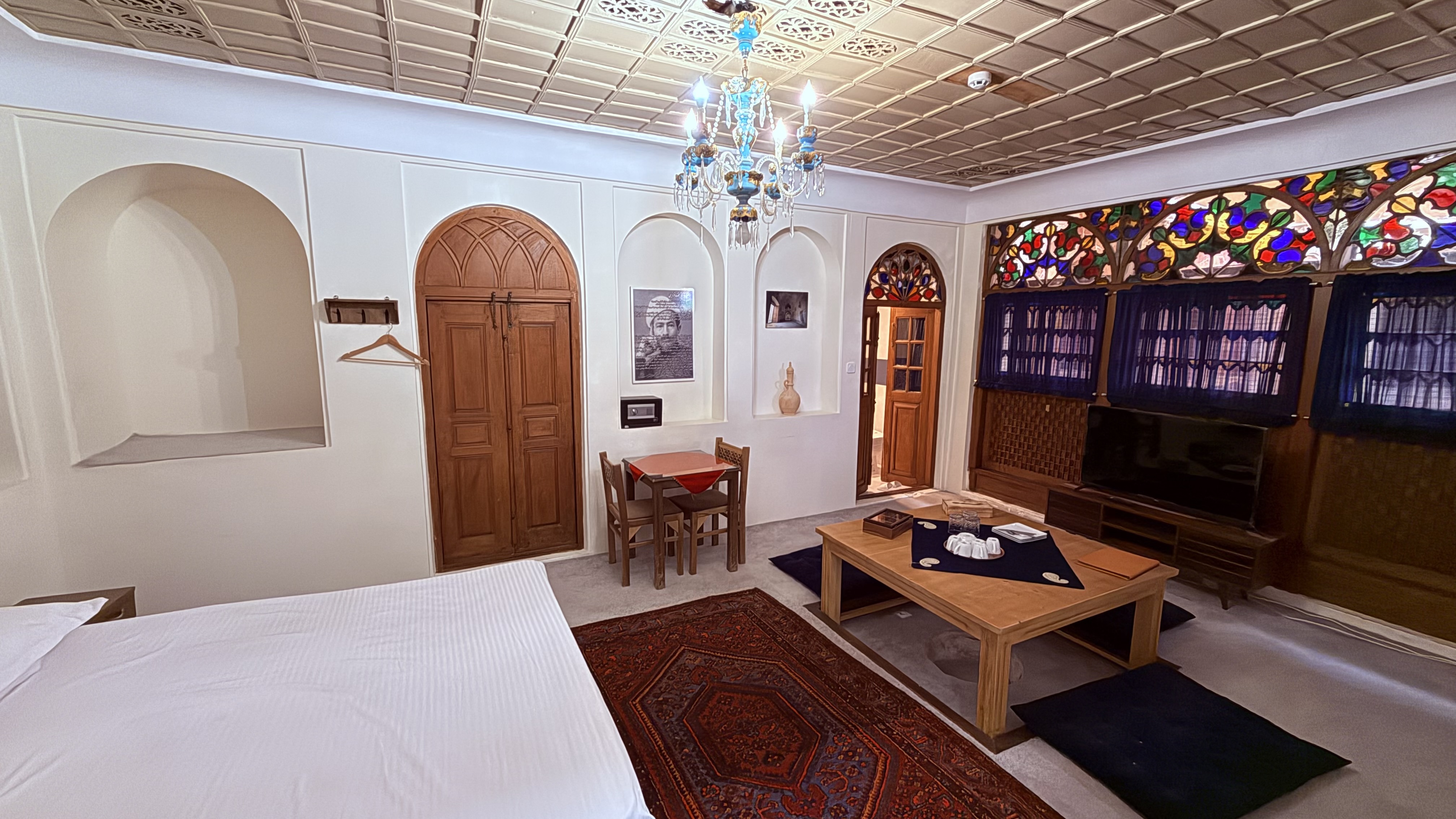 تصویر هتل عمارت بهروزی، اتاق شش تخته عارف قزوینی 