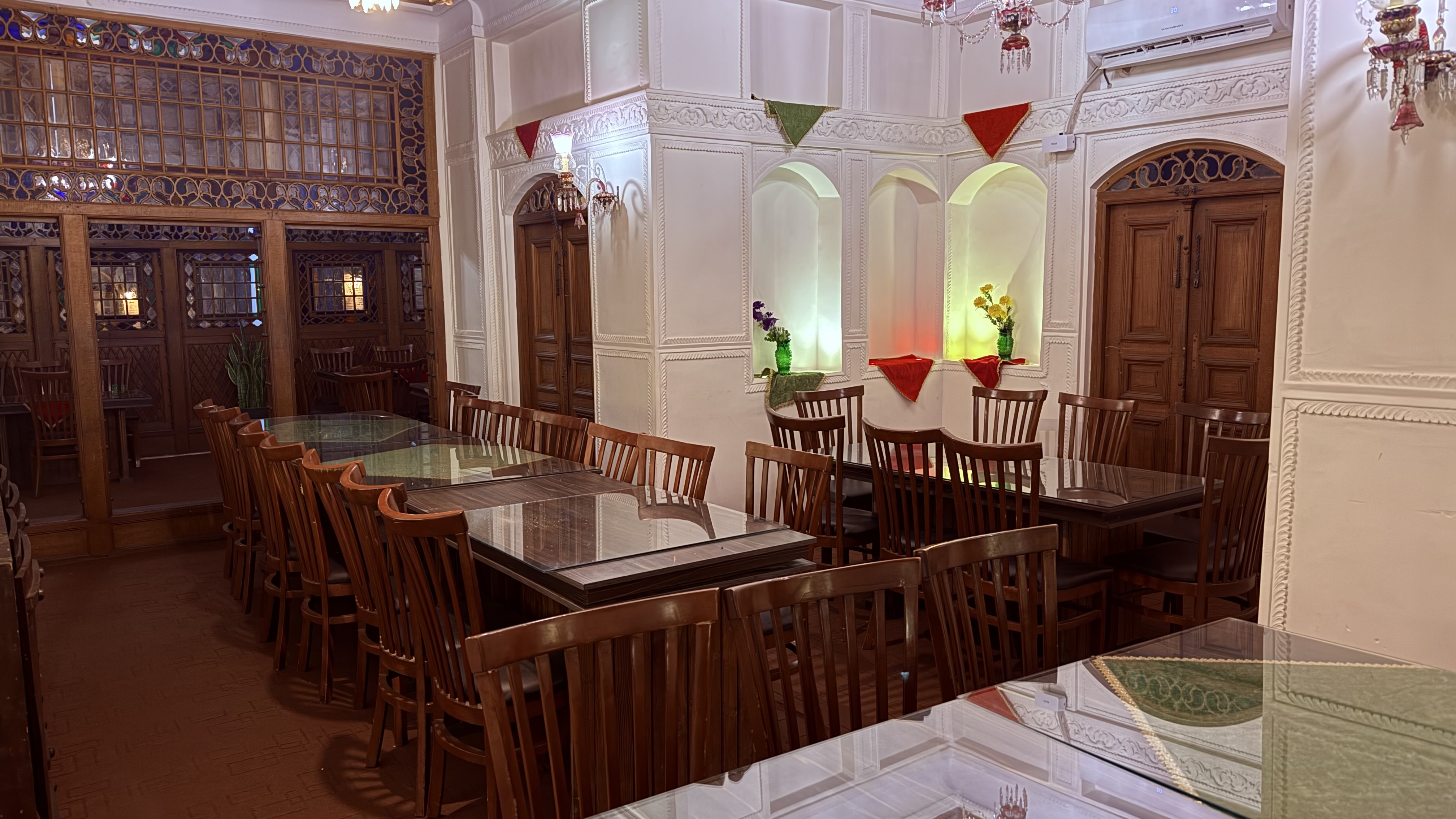 تصویر هتل عمارت بهروزی، اتاق شش تخته عارف قزوینی 