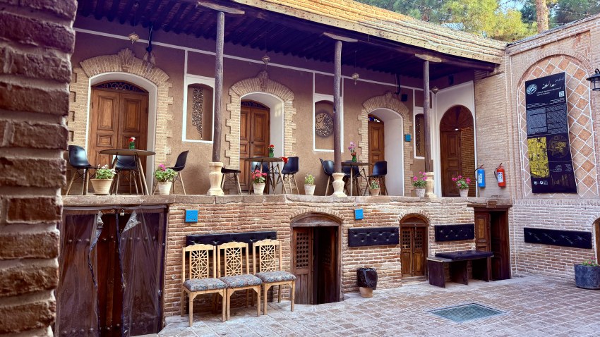 تصویر هتل عمارت بهروزی، اتاق شش تخته عارف قزوینی 